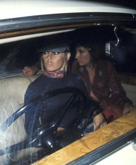 1968-09-09-saint_tropez-zoom_nightclub-par_galella-030-1