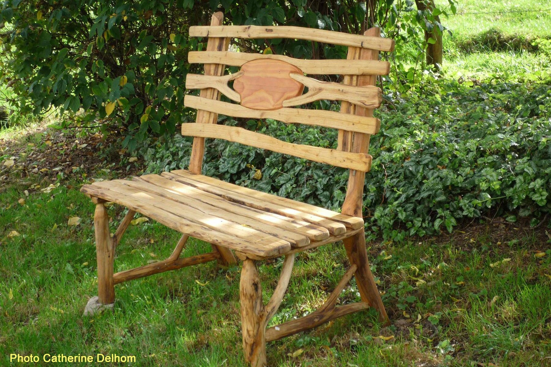 Banc en bois clair • Château-de-Valmer (37)