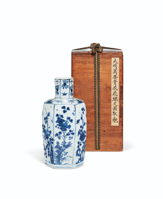 A blue and white faceted vase, late Wanli period, 17th century