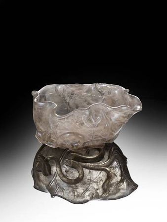 A_rock_crystal__lotus__brush_washer