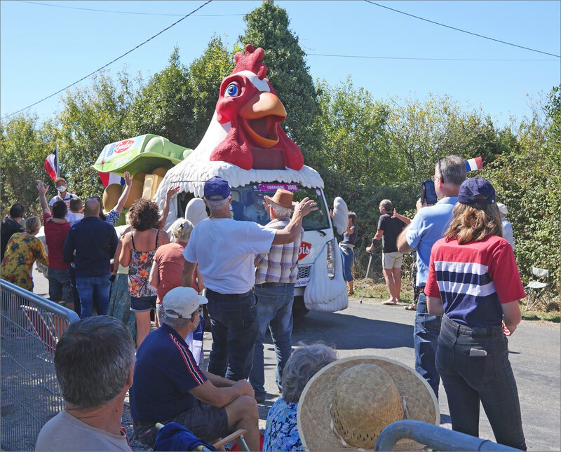 Tour de France 79 7 090920 ym caravane poule