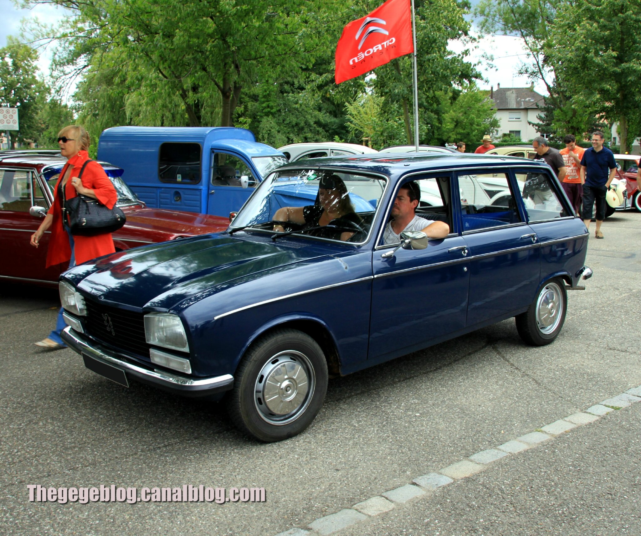 Peugeot 304 break de 1979 (Retrorencard aout 2012) 01