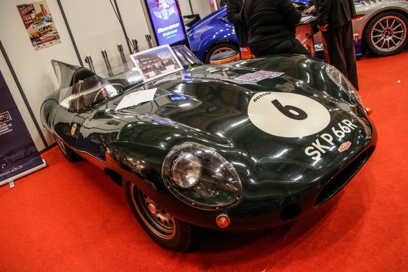 Jaguar Type D sur le stand du circuit d'Albi