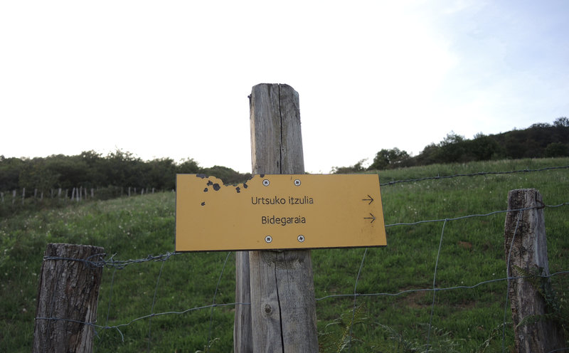 Mont Ursuya, sentier, panneau (64)