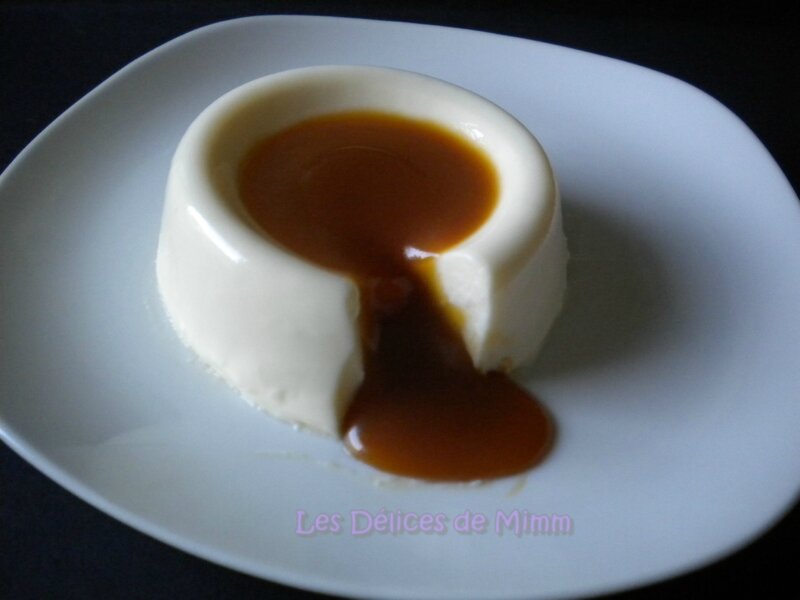 Panna cotta vanillée et sa sauce au caramel au beurre salé 4