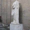 Les statues parlantes de Rome (4/10). « L'<b>Abate</b> <b>Luigi</b> » (piazza Vidoni) a encore perdu la tête !