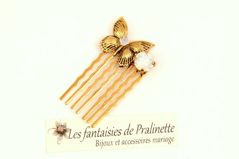 accessoires-peigne-papillon-et-cabochon-cristal-doré-blanc-opal