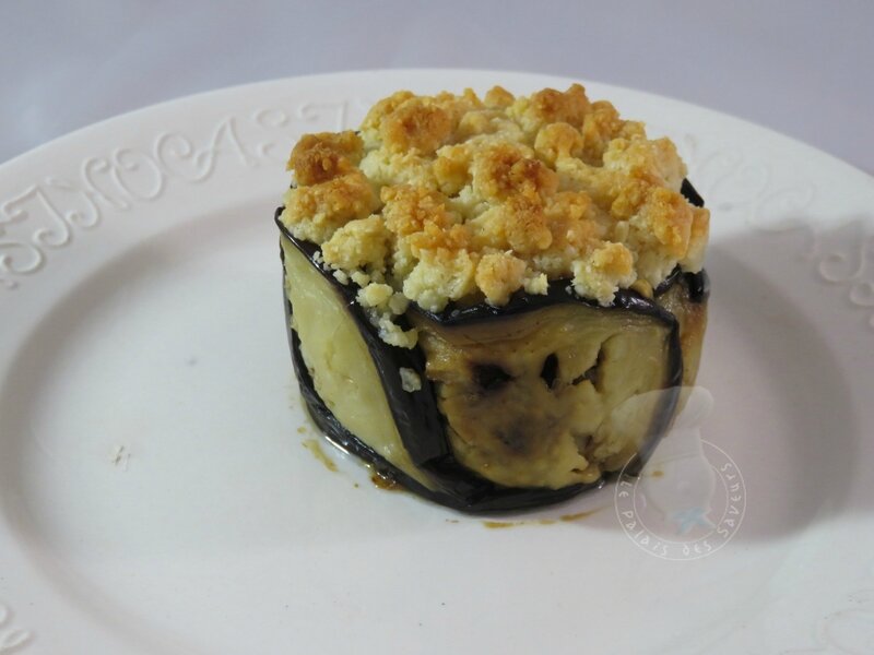 Charlotte d'aubergine et son crumble de parmesan