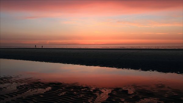 plage belge au coucher du soleil web