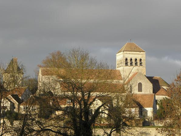 Saint-Loup-de-Naud_(77)_Village_et_Priorale