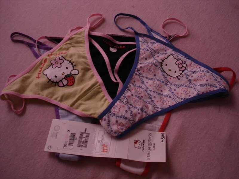 LOT DE STRINGS HELLO KITTY MA COLLECTION HELLO KITTY