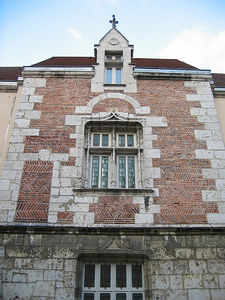 chartres_facade_briques