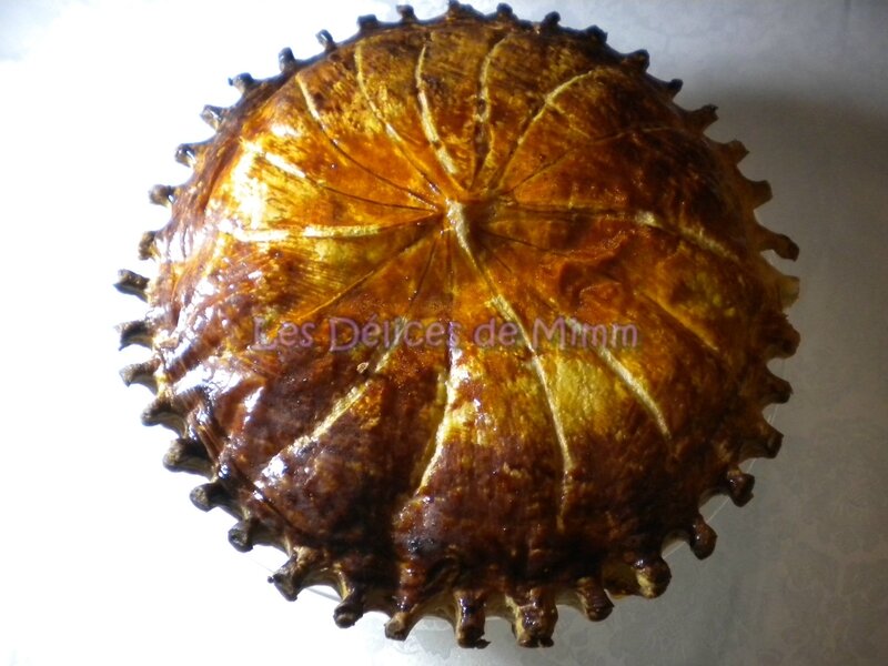 Galette des rois à la crème d'amandes et compote d'abricots secs à la tonka 2