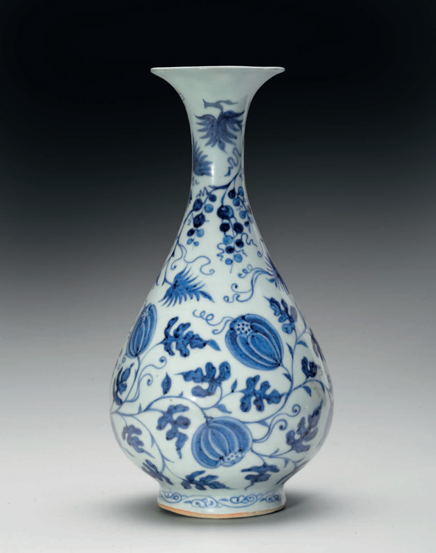A very rare blue and white pear-shaped bottle vase,yuhuchunping, Yuan dynasty (1279-1368)