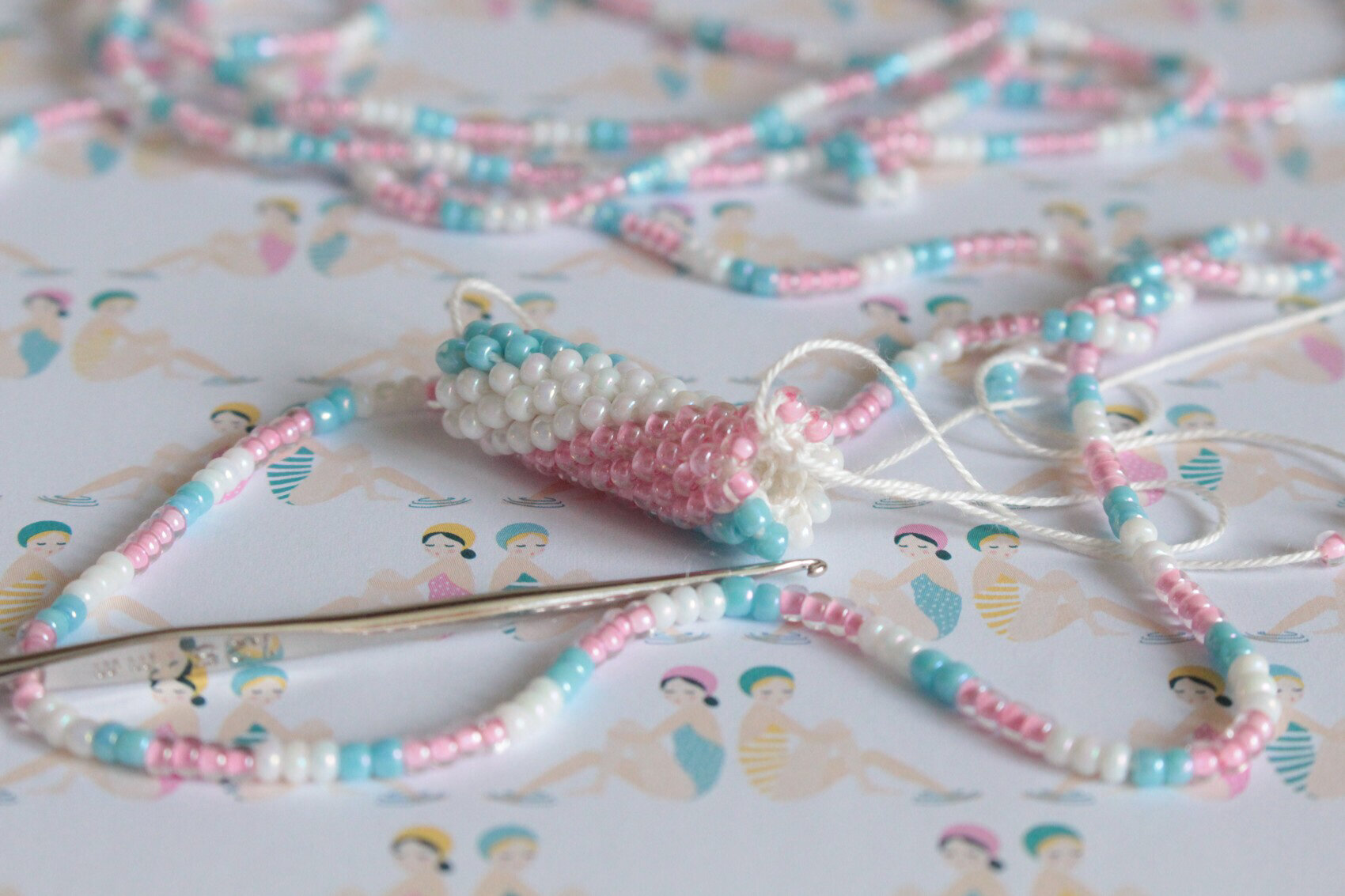 Réussir votre premier bracelet en perles crochetées – Caticoud