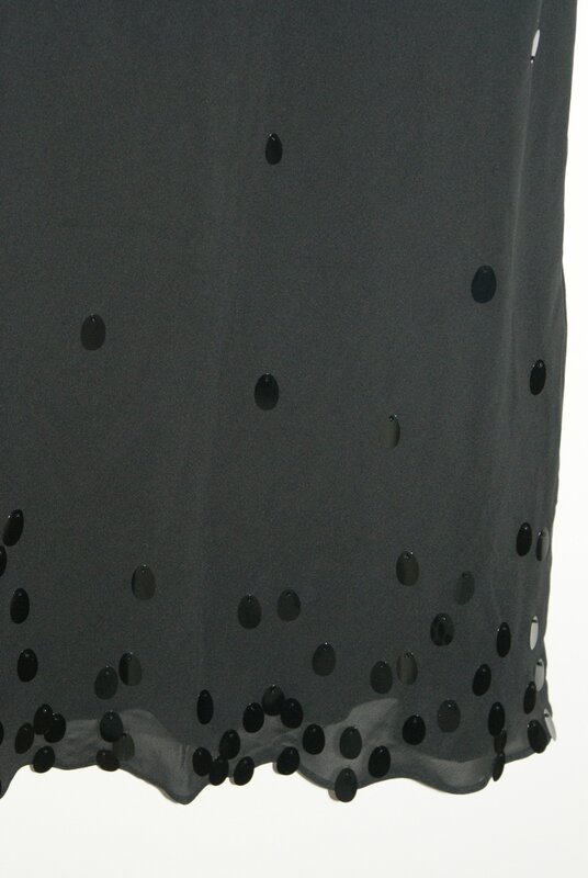 robe noire detail paillettes bas