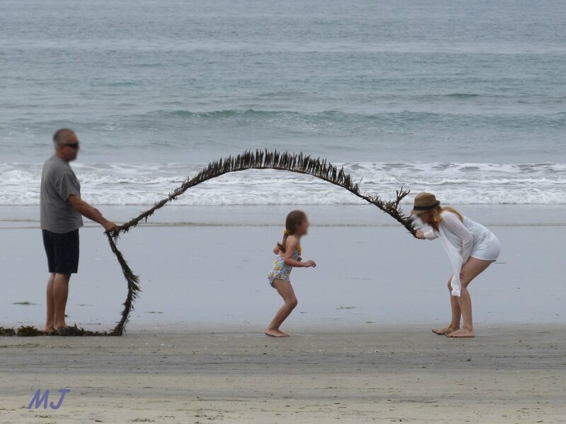 SAUT A LA CORDE SUR LA PLAGE