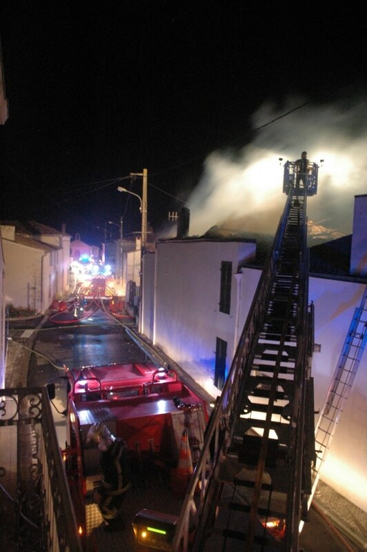 Charente-Maritime 3 appartements détruits par les flammes 1
