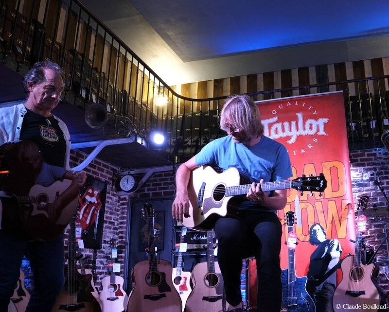 Taylor_guitars_road_show_2018_reflet