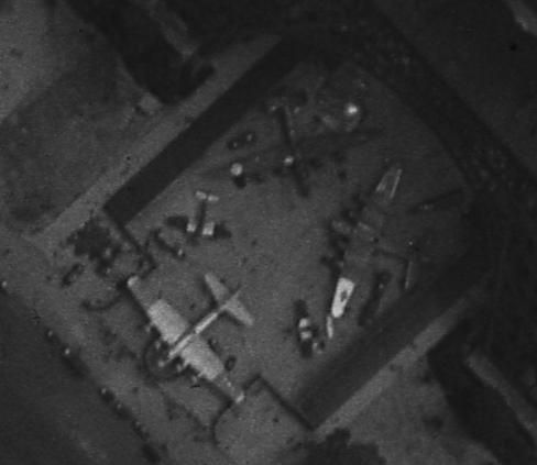 B-17toureiffel1945B