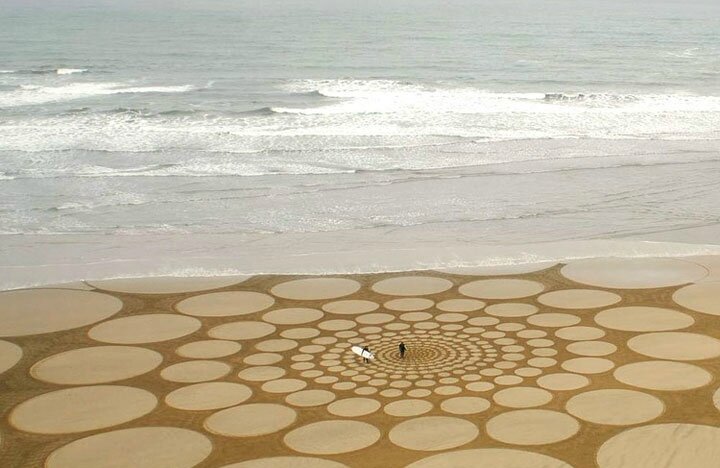 jim-metamorphose-le-sable-des-plages-avec-de-magnifiques-dessins-ephemeres4