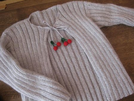 gilet_cotes_Kaleido_gris_tourterelle_et_plumette_blanches_01
