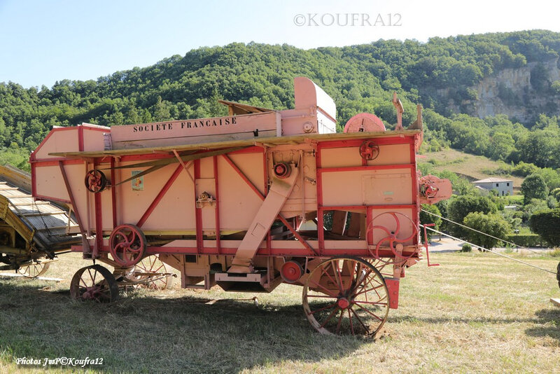 Photos JMP©Koufra 12 - Cornus - Rando Tracteurs - batteuse - 11082019 - 0012