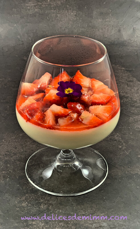 Panna cotta fraises et violette 4