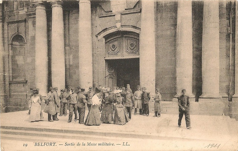 Belfort CPA Place d'Armes E Saint Christophe Ex Groupe à l'entrée