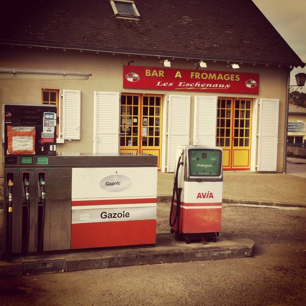 Cluis, bar à fromage et pompes à essence (36)