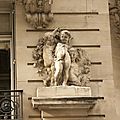 Cariatides,atlantes, sculptures en façade à Paris