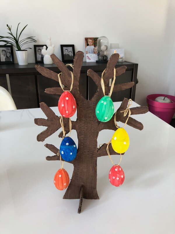 Louise arbre de Pâques 2