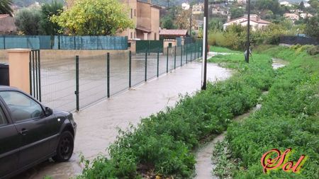 inondation_le_5_novembre_2011_rue_de_la_mourachonne_pegomas_07