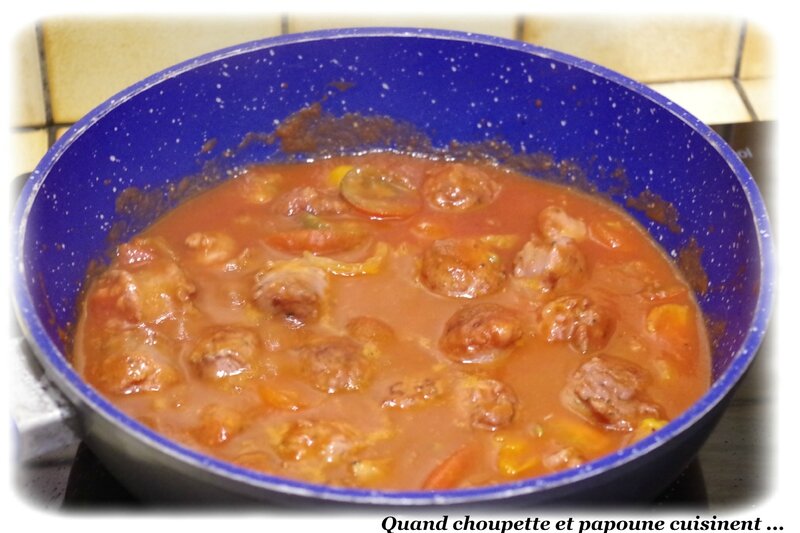 spahettis et saucisse de Toulouse en sauce tomates-7086