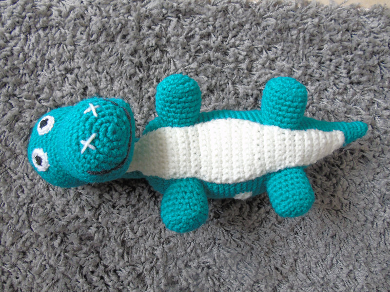 Dinosaure au crochet bleu