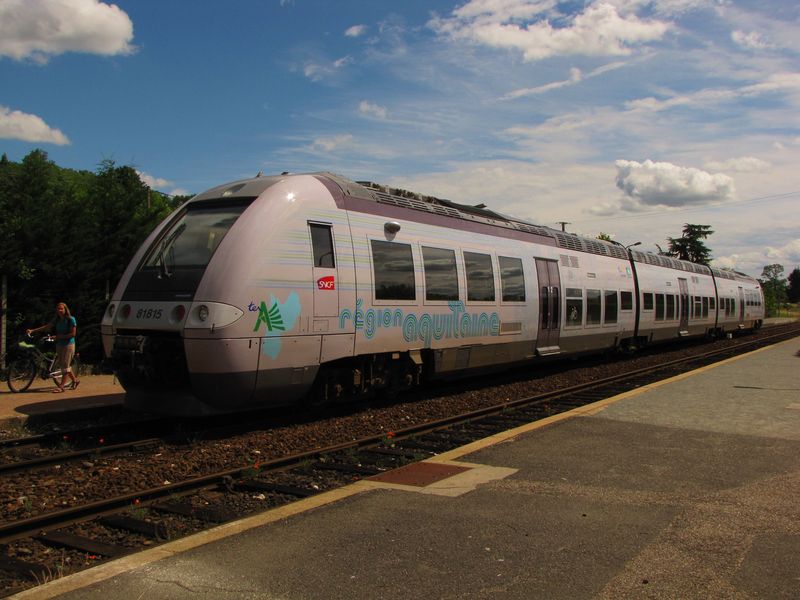 B 81 815/16 Région Aquitaine, gare de Castillon (33)