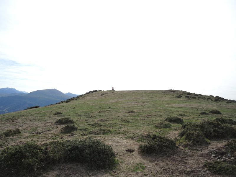 Mont Ursuya, sommet au loin (64)
