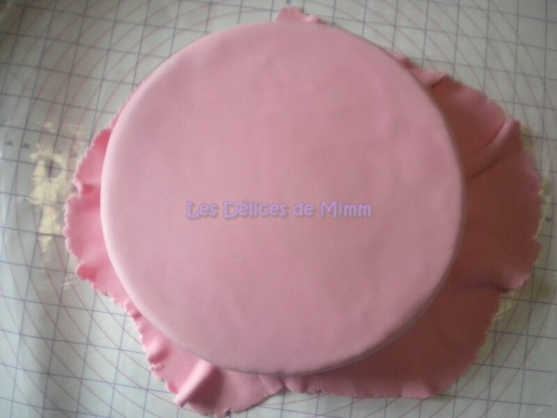 Gâteau Minnie Mouse en pâte à sucre (tutoriel) 4