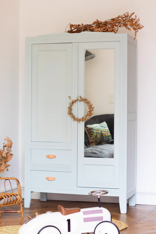 armoire-vintage-bleu-ciel-TRENDY-LITTLE