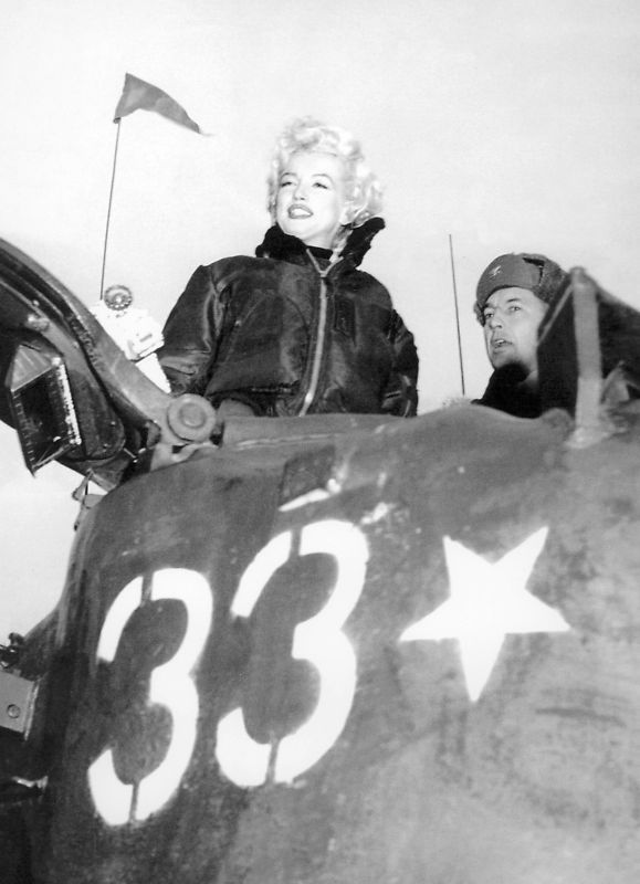 1954-02-17-korea-grenadier_palace-tank-040-1