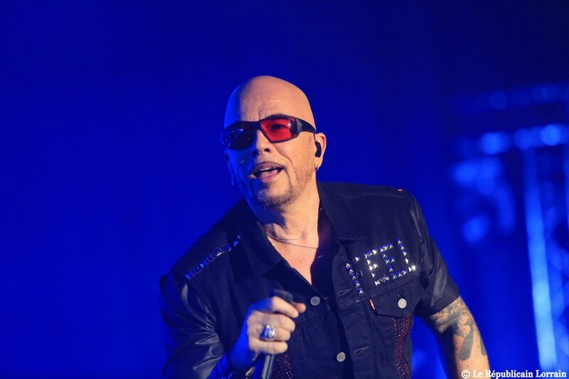 pascal-obispo-a-enflamme-le-galaxie-d-amneville-hier-soir-pour-le-plus-grand-plaisir-de-ses-fans-venus-en-nombre-photo-gilles-wirtz (16)