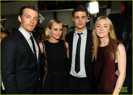 saoirse-ronan-max-irons-the-host-hollywood-premiere-0