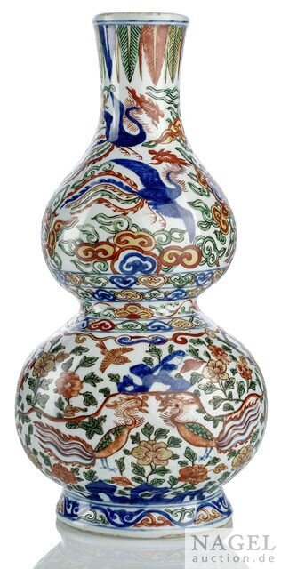 A very rare Impérial wucai double-gourd wall vase, China, underglaze blue Wanli mark and period