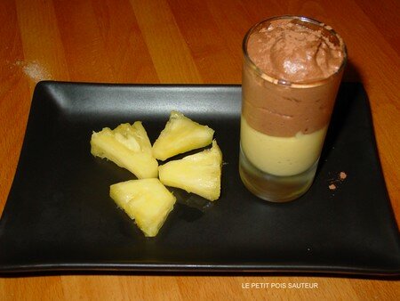 Crème ananas-gingembre et mousse au chocolat vanillée Crème ananas-gingembre et mousse au chocolat vanillée