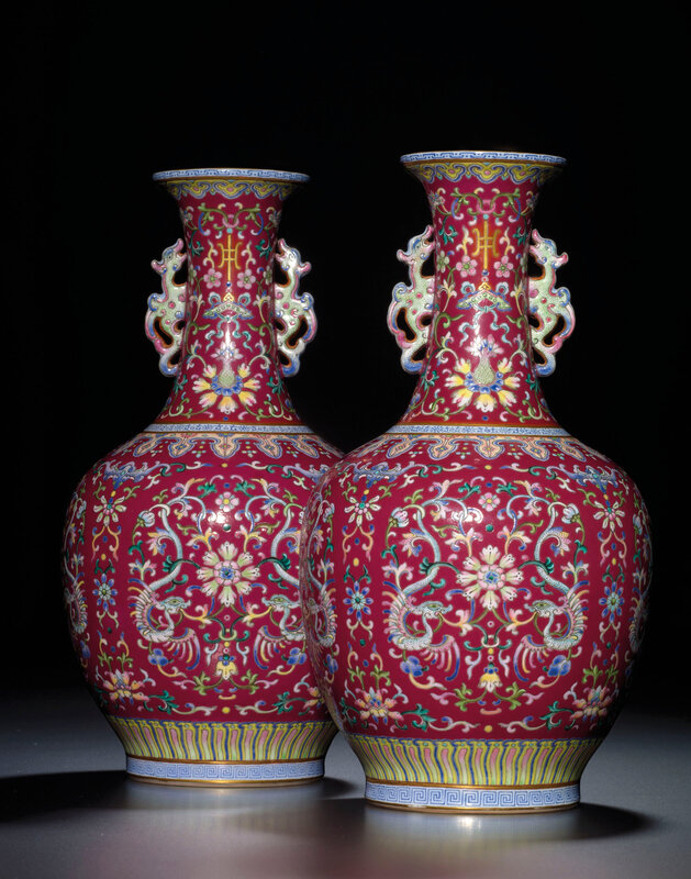 2013_HGK_03216_1922_000(an_exceptionally_fine_and_rare_pair_of_ruby-red_ground_famille_rose_va)