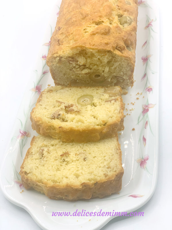 Cake aux olives, lard fumé, comté et parmesan 3