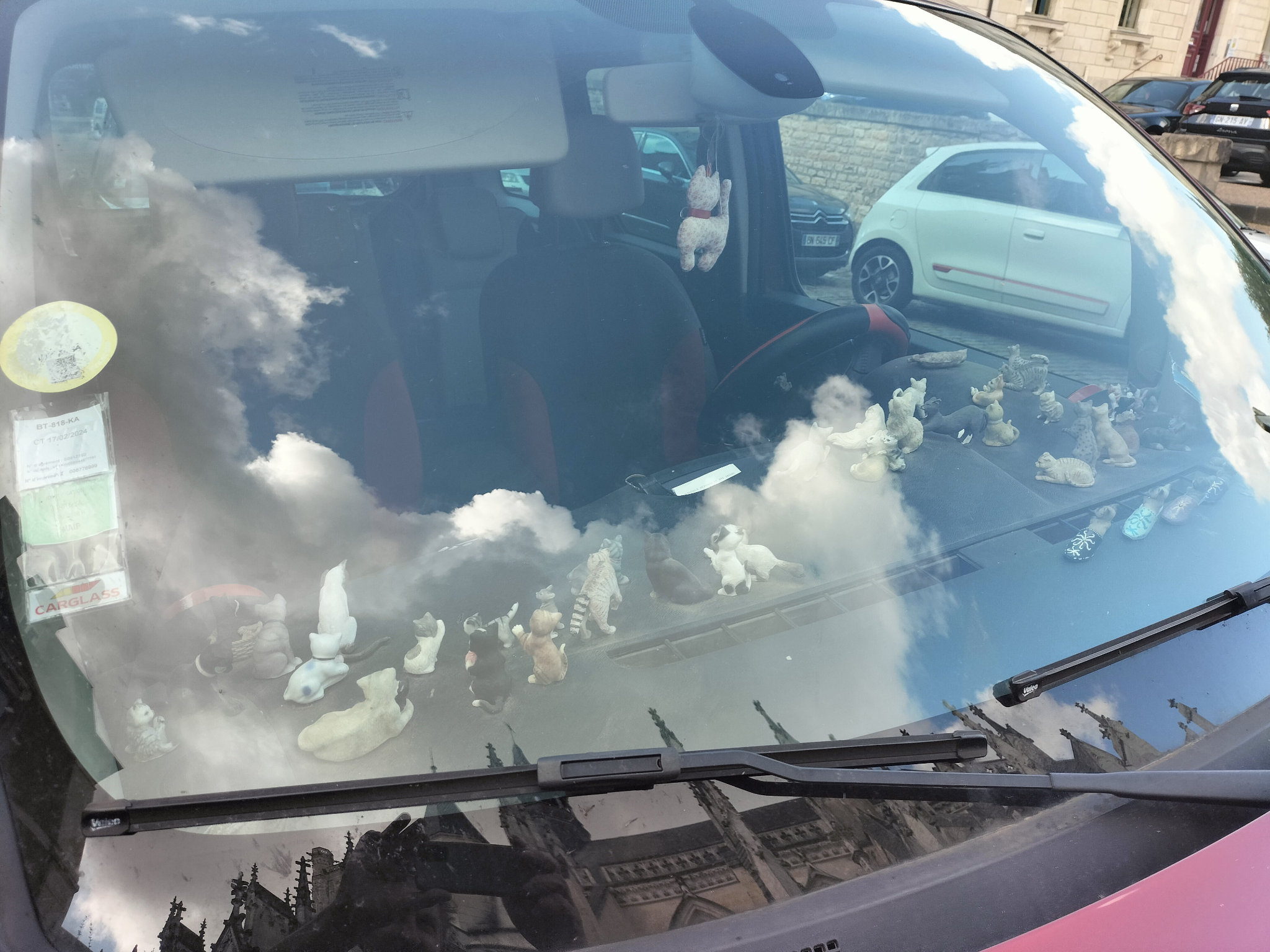 Nevers, tableau de bord de voiture (58)