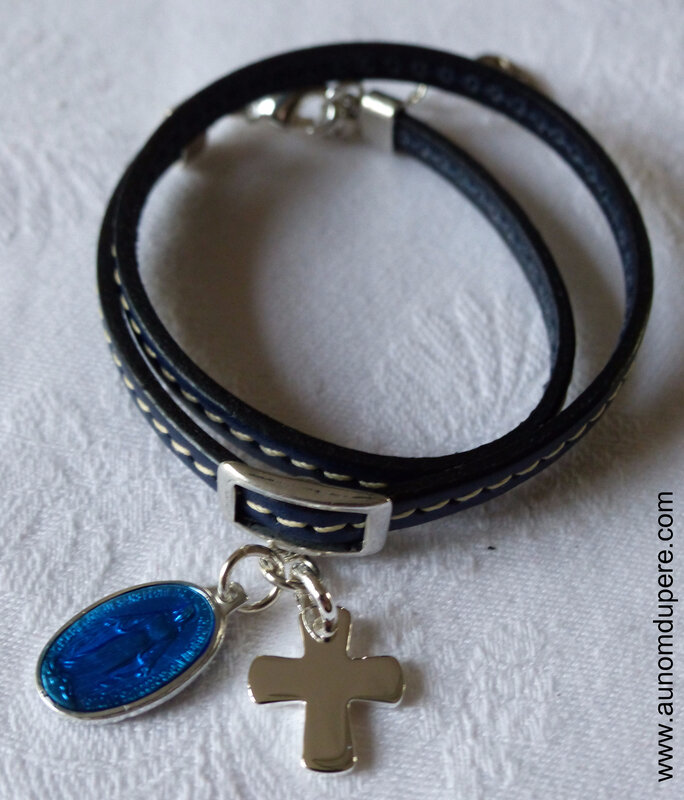 Bracelet double tour en cuir bleu marine, médaille miraculeuse bleu nuit et Croix en argent massif