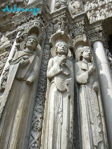 blog_chartres_statues_pilliers