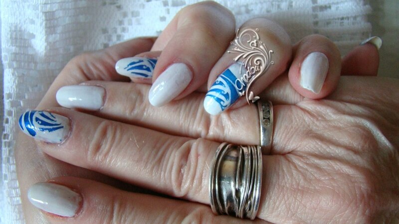 vernis bleu stamping sur ongles